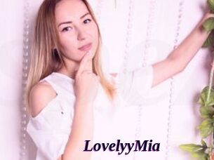 LovelyyMia